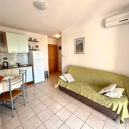 Apartment In 45736 *