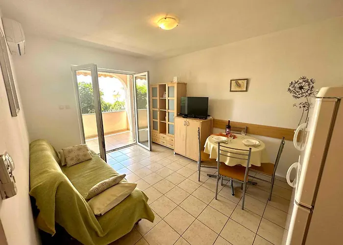 Apartment In 45736 *