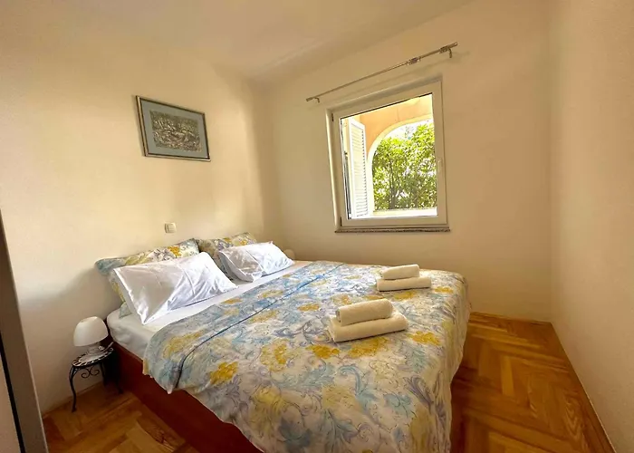 In 45736 Apartment *