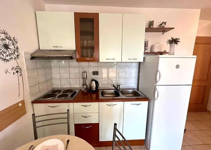 Apartment In 45736 *